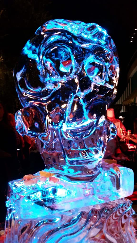 skull ice sculpture