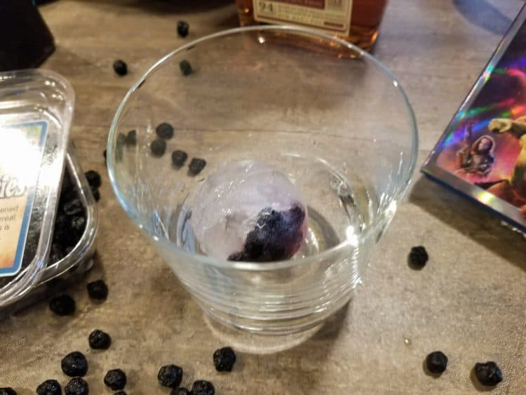 aronia berry bourbon sour cocktail recipe