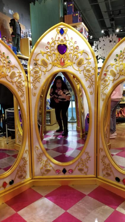 disney store selfie