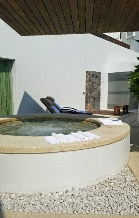Melange World Spa hot tub