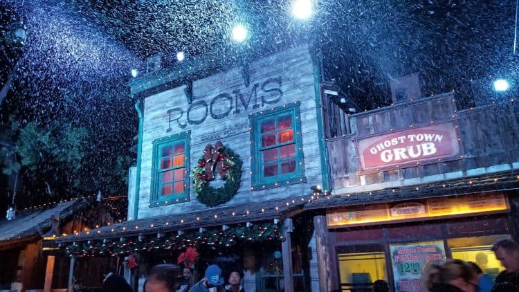 snow and glow at knott's merry farm