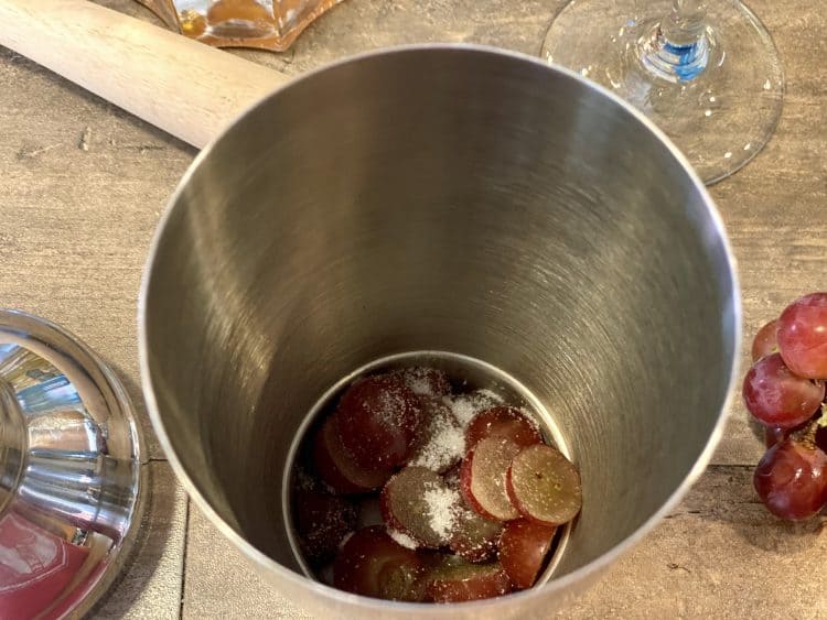 muddle grapes for cocktail