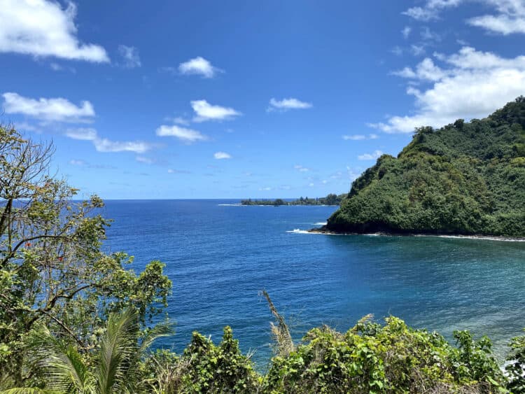 the road to Hana drive along coast