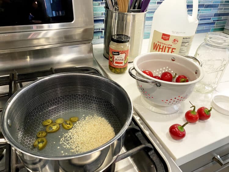 spicy pickled cherry peppers