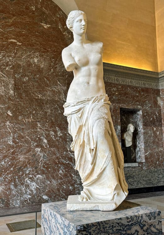 venus de milo statue in the louvre in Paris