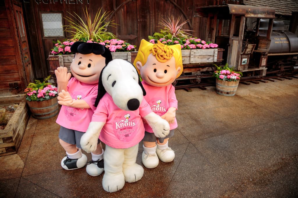 Knott's For The Cure_Snoopy Lucy Sally_Ghost Town